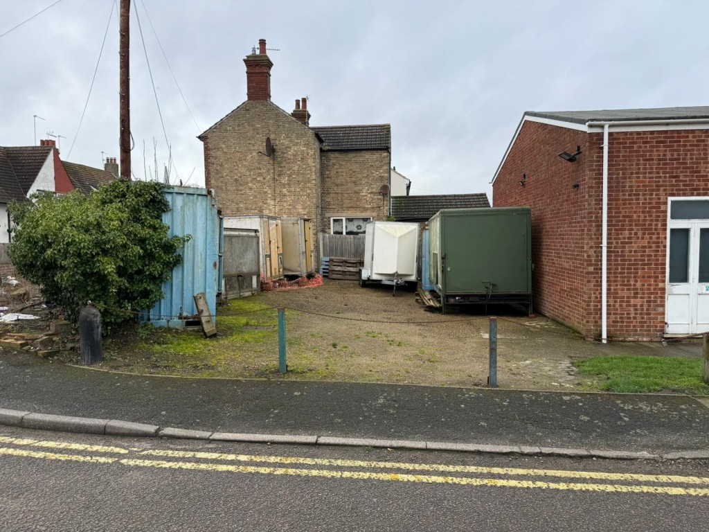 Lot: 77 - TWO PLOTS OF FREEHOLD LAND - Left side of land overview